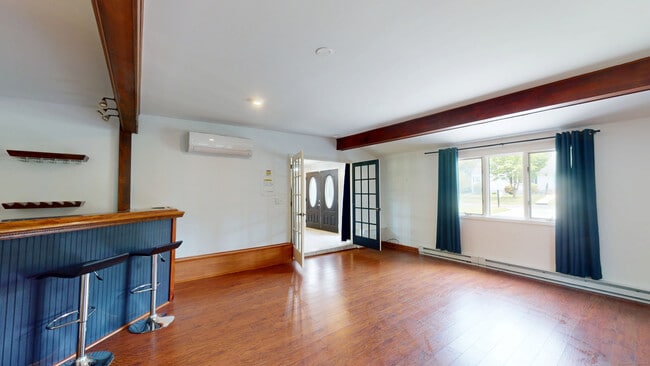 Building Photo - 10 Herster Dr