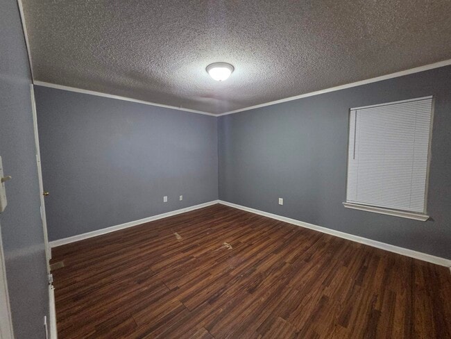 Building Photo - 96 Willow Dr