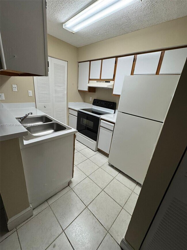 Primary Photo - 1225 SW 46th Ave