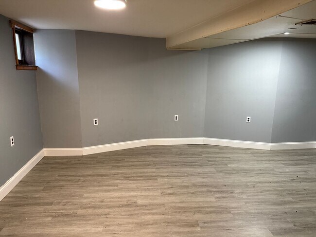 Building Photo - 7th street triplex