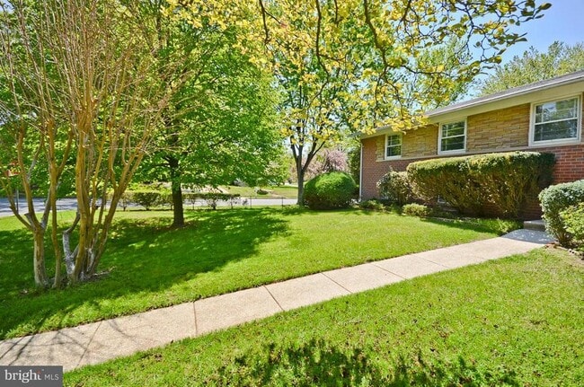 Building Photo - 100 Mel Mara Dr