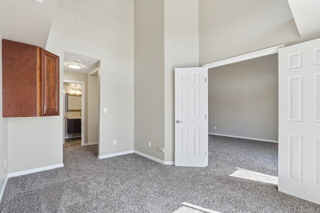 Building Photo - $1,740.95 - 2 bed/1 bath, cozy Denver Condo!