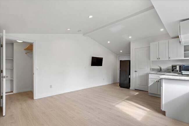 Building Photo - 5718 Comanche Ave