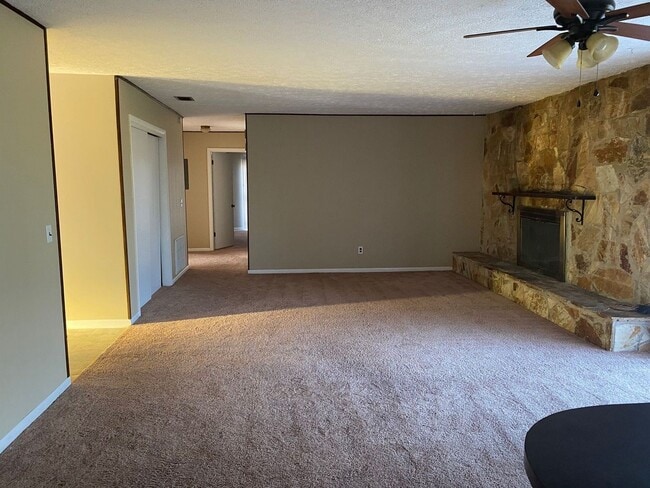 Building Photo - Spacious 3Bed/2Ba Brick Home Near Tyndall AFB! *1/2 Off Security Deposit for Active-Duty Miliary!*