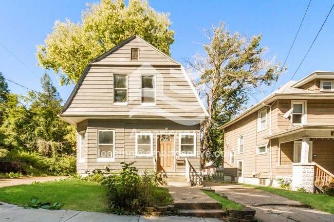 Building Photo - 836 28th St