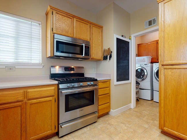 Building Photo - 888 El Capitan Way