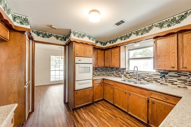 Building Photo - 6310 Ash Oak Dr