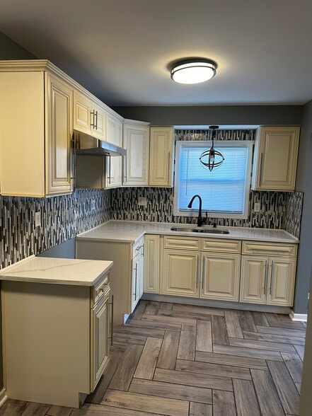 Building Photo - 782 Mount St