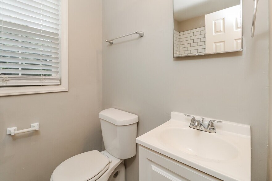 Building Photo - 619 Kentbrook Dr