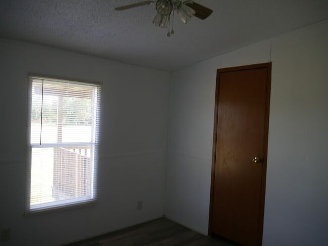 Building Photo - Adorable mobile home in Quitman