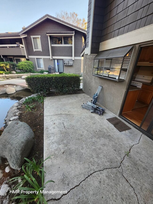 Building Photo - Lovely Condo - Irvine