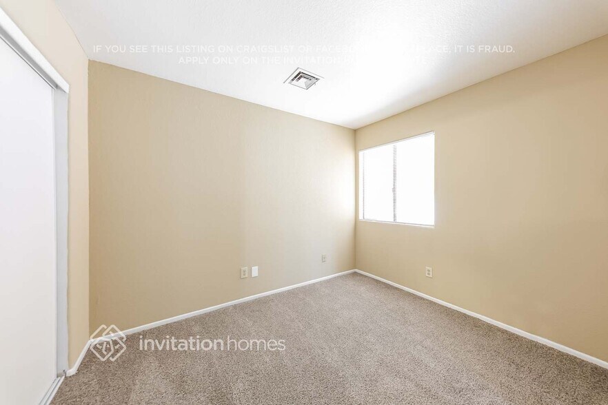 Building Photo - 938 E Rockwell Dr