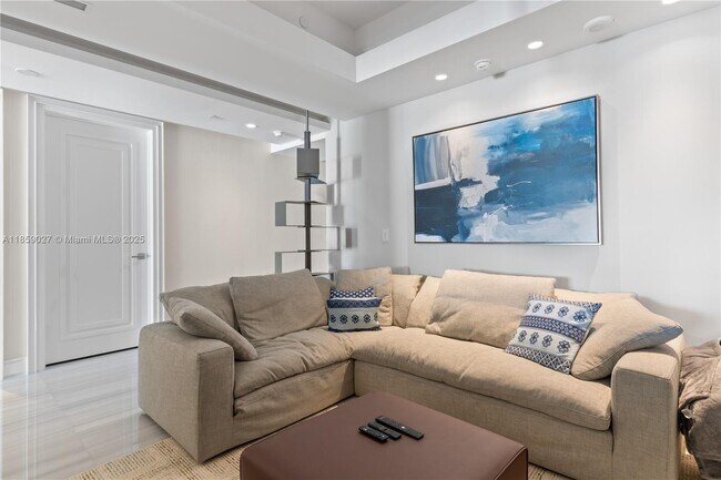 Building Photo - 17901 Collins Ave