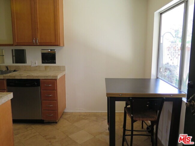 Building Photo - 1432 Stanford St