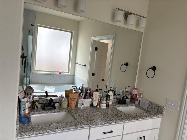 Building Photo - 5200 SW Kemptown Pl