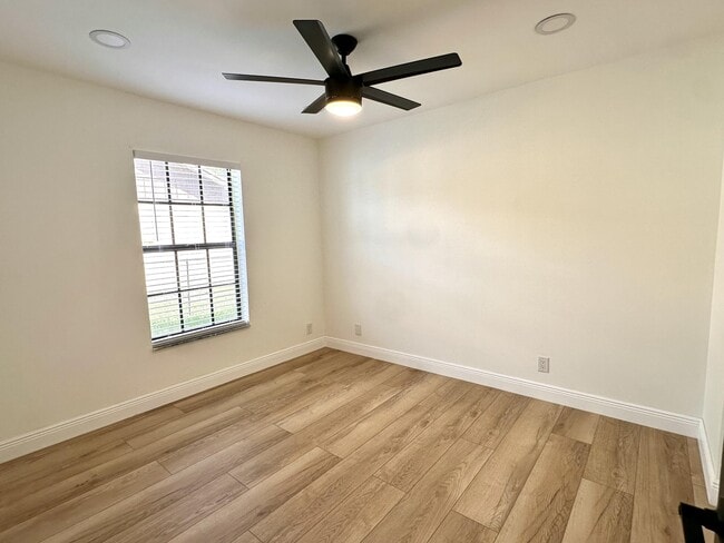 Building Photo - 127 Cordoba Cir