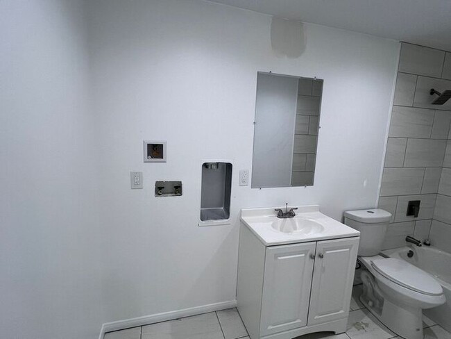 Building Photo - Newly 1 bedroom unit for rent on Market St...