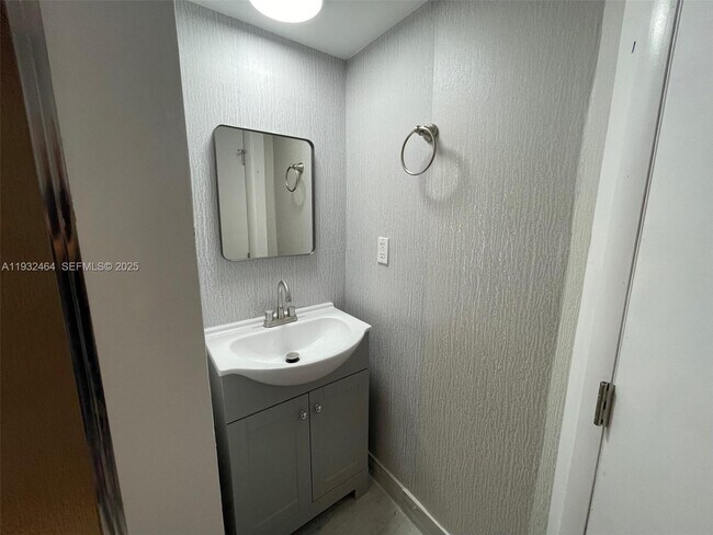 Building Photo - 7800 S Colony Cir