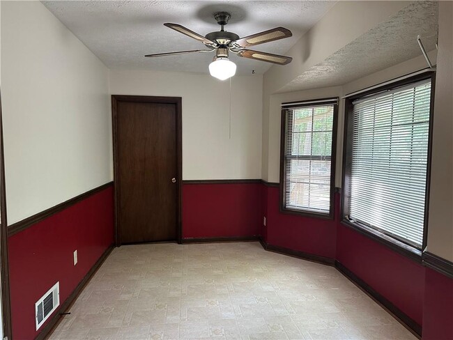 Building Photo - 640 Hemphill Rd