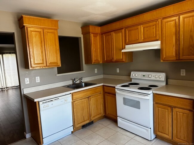 Building Photo - 44 Taft Pointe