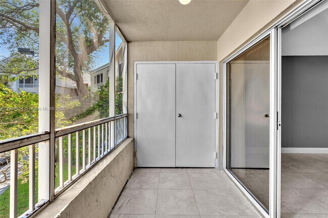 Building Photo - 2880 N Oakland Forest Dr