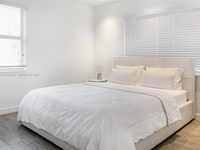 Building Photo - 9220 Biscayne Blvd