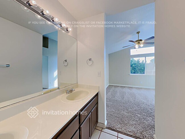 Building Photo - 8355 Lonely Hill Way