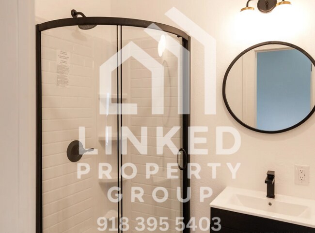 Building Photo - Beautifully Updated 3-Bedroom Home Near Downtown Tulsa