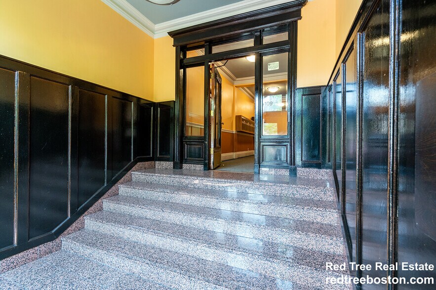 Building Photo - 107 Queensberry St