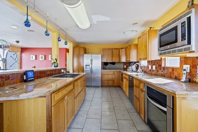 Building Photo - 617 N Street