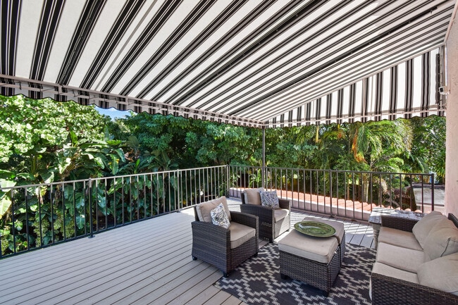 Building Photo - 194 Almeria Rd