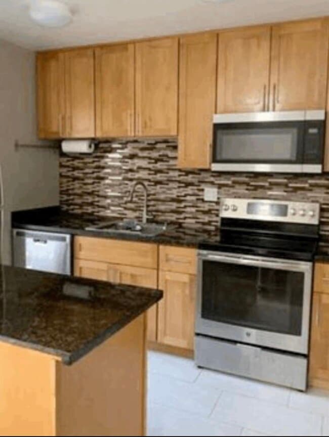 Building Photo - 256 Camelback Rd