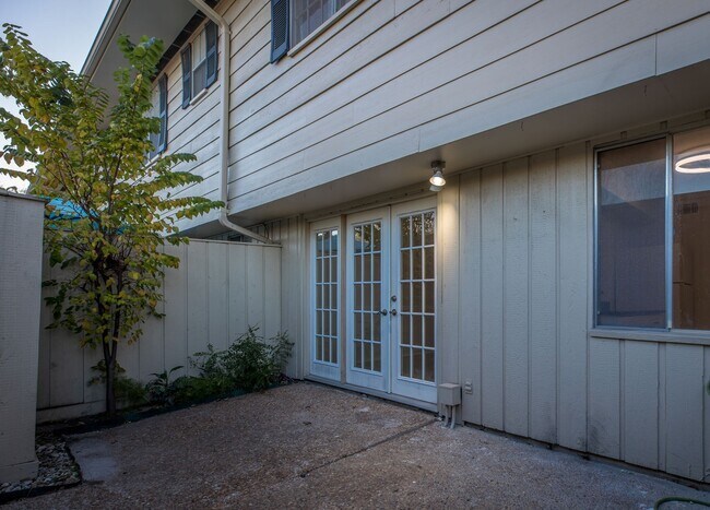 Building Photo - 6422 Burgoyne Rd