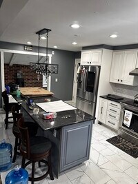 Building Photo - 11 Maple St