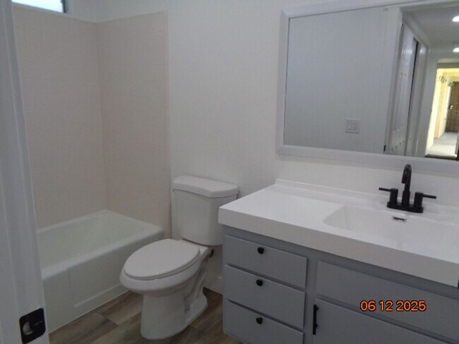 Building Photo - Single Story Condo in Park Somerset complex