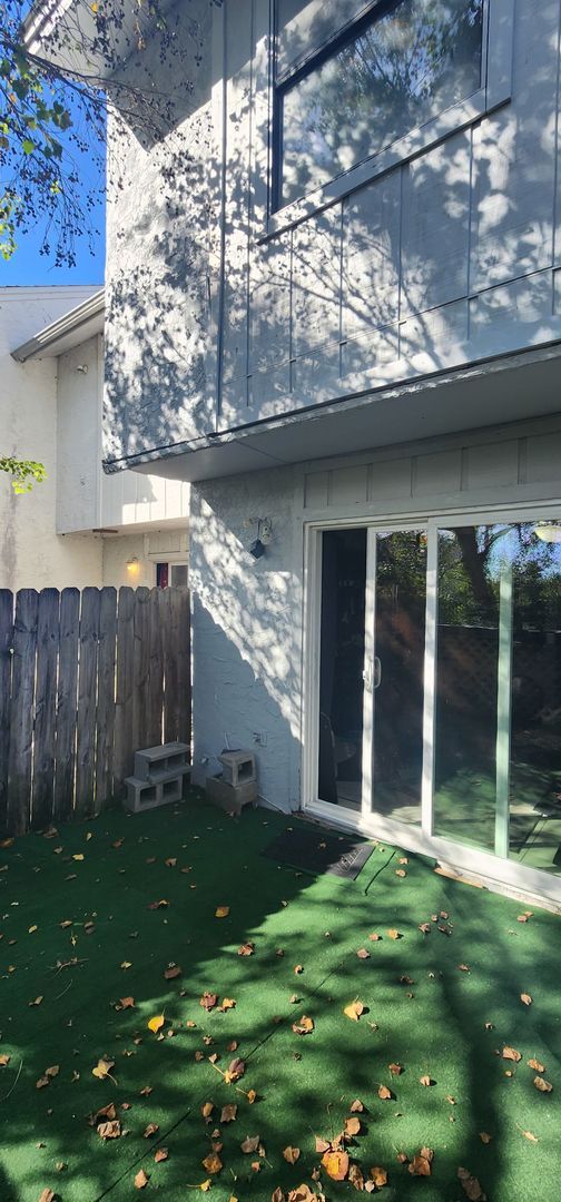 Building Photo - Two Bedroom, Two Bath-Fully Furnished