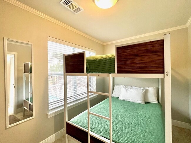 Building Photo - 30 Bay Walk Ct