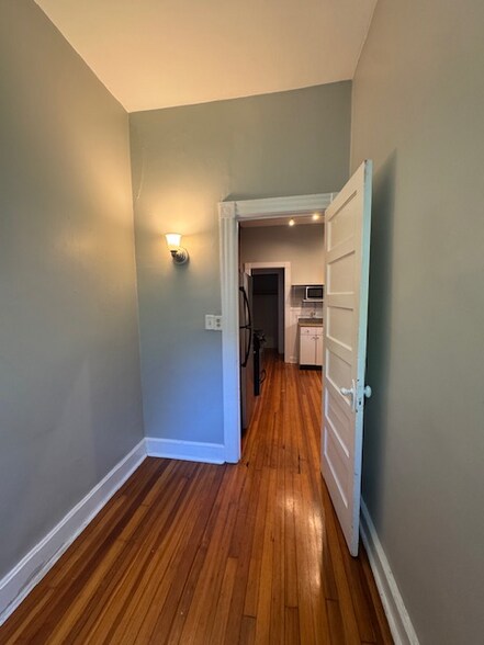 Building Photo - 542 Madison Ave