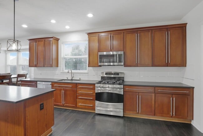 Building Photo - 7090 Dean Farm Rd