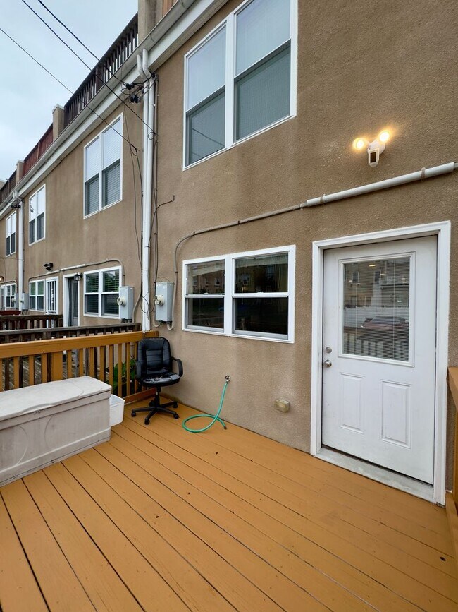 Building Photo - 1022 McDonogh St