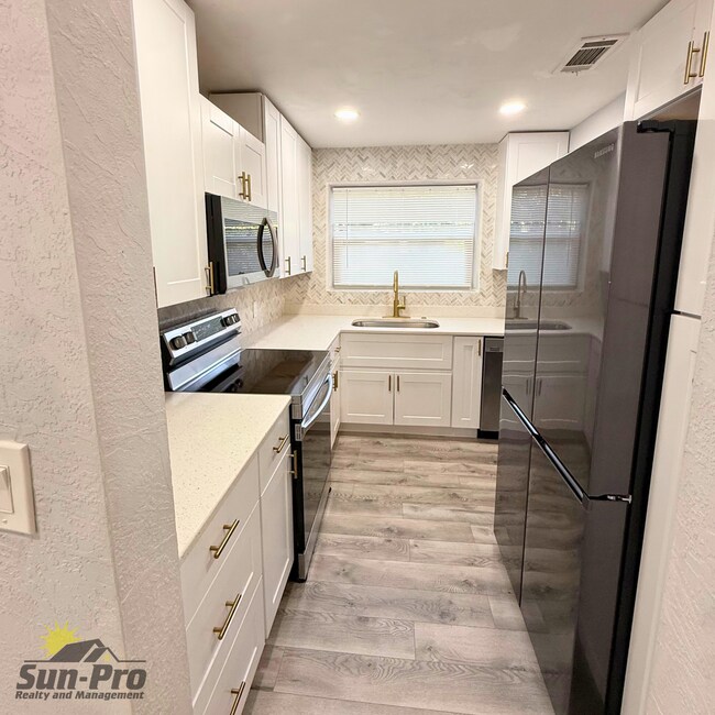 Building Photo - 332 S Seneca Blvd