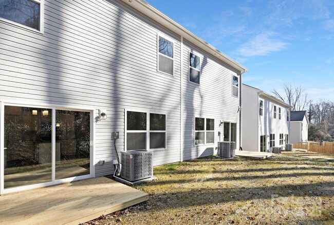 Building Photo - 3104 Amay James Ave
