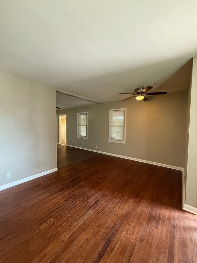 Building Photo - 3 Bedroom 2 Bath - Brook Village