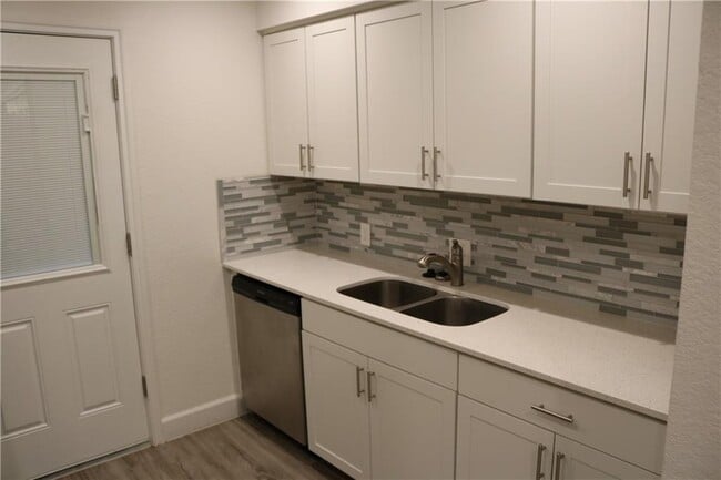 Building Photo - 1304 Falcon Cove