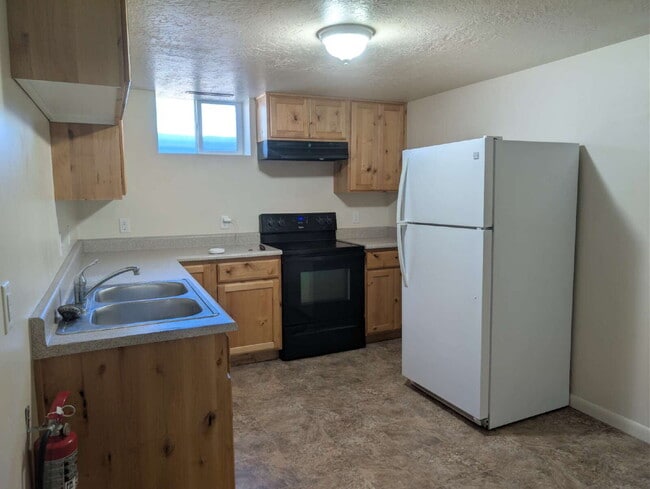 Building Photo - $500 OFF FIRST MONTH Rent 3 Bedroom Basement Apartment | All Utilities & Internet Included | Near...