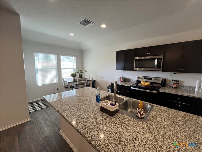 Building Photo - 809 Margay Lp