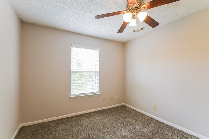 Building Photo - 2150 Summer Breeze Way