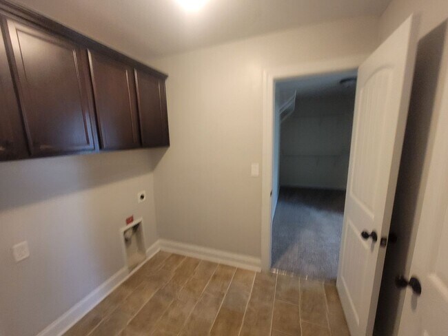 Building Photo - 135 Langfuhr Way