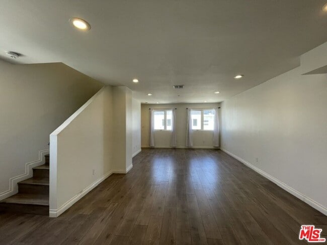Building Photo - 5733 1/2 Fulcher Ave