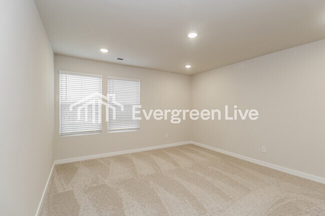 Building Photo - 2433 Appalachian Trl Dr